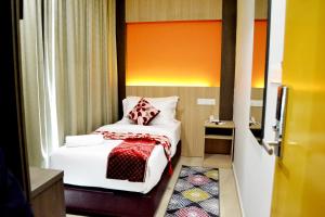 Postel nebo postele na pokoji v ubytování Sky Hotel @ Pudu