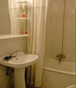 Un baño de Hostal Delfina