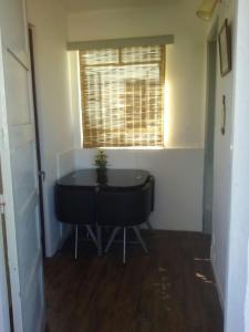 a bath tub in a room with a window at Edificio Aquarone in Piriápolis
