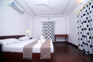 Giường trong phòng chung tại Marari Beach Pearl Homestay