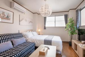 Postel nebo postele na pokoji v ubytování Uhome Ueno Apartment 4