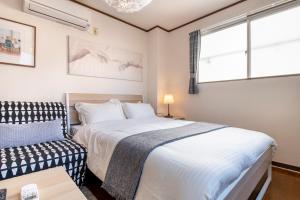 Postel nebo postele na pokoji v ubytování Uhome Ueno Apartment 4