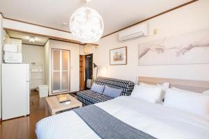 Postel nebo postele na pokoji v ubytování Uhome Ueno Apartment 4
