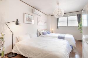 Postel nebo postele na pokoji v ubytování Uhome Ueno Apartment 4