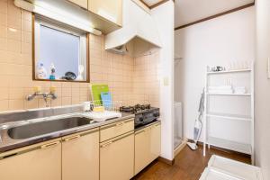 Kuchyň nebo kuchyňský kout v ubytování Uhome Ueno Apartment 4