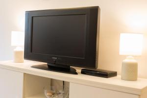 Televízia a/alebo spoločenská miestnosť v ubytovaní Apartment City Center