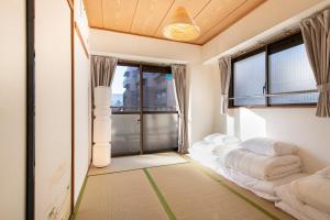 Postel nebo postele na pokoji v ubytování Uhome Akihabara Apartment 3