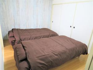a bed sitting in a room with at 札幌市中心部大通公園まで徒歩十分観光移動に便利なロケーションs1111 in Sapporo