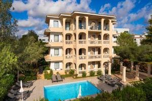 Bazén v ubytovaní Apartamentos Sinfony alebo v jeho blízkosti