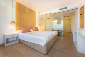 Posteľ alebo postele v izbe v ubytovaní Apartamentos Sinfony