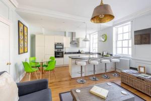 Imagen de la galería de Beautiful Apartment, incredible central location, en Bath