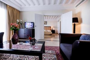 TV a/nebo společenská místnost v ubytování Medina Solaria And Thalasso