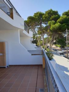 Foto dalla galleria di Apartamentos Piscis a Cala Blanca