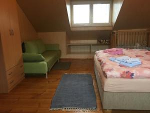 Posteľ alebo postele v izbe v ubytovaní Apartman U Holica