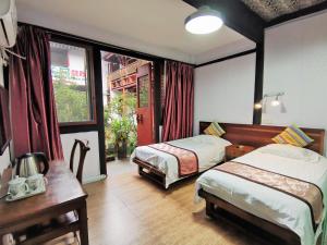 Postel nebo postele na pokoji v ubytování Shaoxing Laotaimen Luxun Native Place Youth Hostel