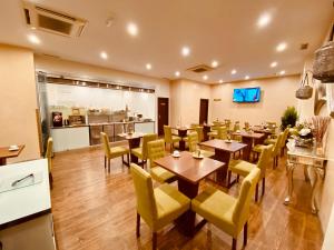 Telewizja i/lub zestaw kina domowego w obiekcie Hotel Palace Sevilla