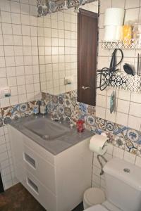 a bathroom with a sink and a toilet at Casa La Cascada in El Bosque