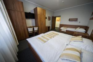 מיטה או מיטות בחדר ב-Hotel u Ledu