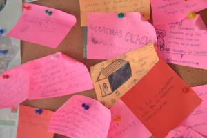 a pile of pink sticky notes on a table at Casa La Cascada in El Bosque