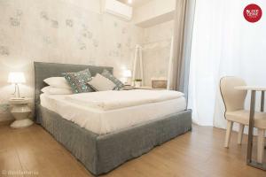 En eller flere senge i et værelse på Sleep In Udine