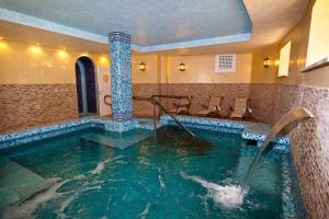 Bazén v ubytování Hotel Citara nebo v jeho okolí