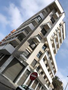 Photo de la galerie de l'établissement City Center Apartment with Terrace, à Casablanca