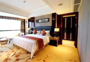 Llit o llits en una habitació de Estandon Hotel Guangzhou