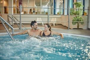 a man and a woman in a hot tub at Sandos Papagayo in Playa Blanca