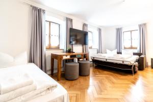 Postel nebo postele na pokoji v ubytování Hotel Wandinger Hof by Lehmann Hotels