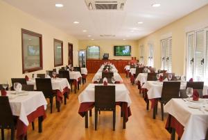 טלויזיה ו/או מרכז בידור ב-Hostal Restaurante María Victoria