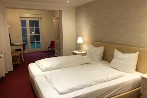 A bed or beds in a room at Landhotel Franck Garni
