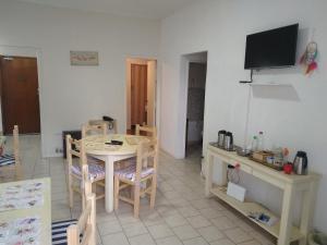 a kitchen with a table and chairs and a television at Lo de Pablo in Vicente López
