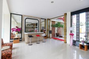 a large room with a lobby with mirrors and chairs at VICTORIA INN in Paniki