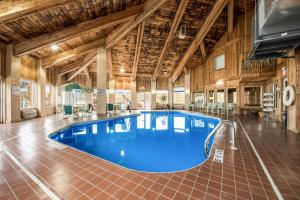 a large swimming pool in a large room with at Quality Inn & Suites in Menomonie