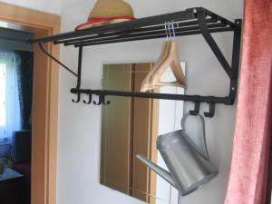 Palanda nebo palandy na pokoji v ubytování Ferienhaus Grabenhansl