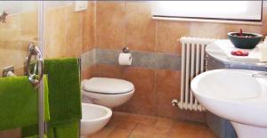 A bathroom at Il borgo