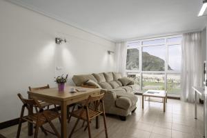 a living room with a couch and a table at Apartamento Balea VII in Orio