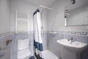 a bathroom with a white toilet and a sink at Balea 2 - Local Rentss in Orio