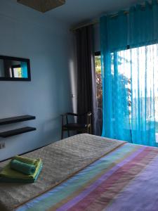 En eller flere senge i et værelse på See to Sea