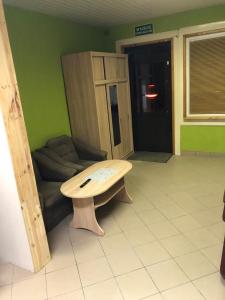 Een zitgedeelte bij Apartament dla 4 osób