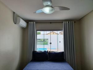 Postel nebo postele na pokoji v ubytování Casa com Piscina e Churrasqueira e excelente Localização em Piuma + 36 fotografií