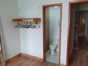 Koupelna v ubytování Casa com Piscina e Churrasqueira e excelente Localização em Piuma