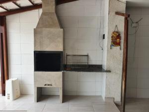 Kuchyň nebo kuchyňský kout v ubytování Casa com Piscina e Churrasqueira e excelente Localização em Piuma