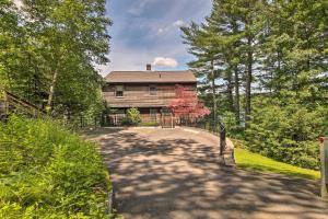 Gallery image of Waterfront New England House on Wickaboag Lake! in West Brookfield