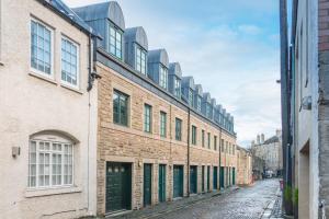 an alley in an old brick building with green doors at 3c Dublin Street in Edinburgh