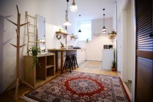 Kuchyňa alebo kuchynka v ubytovaní Villa Inda Rooms