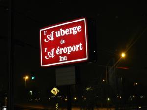 a red sign that says intelligence is an exponent at L'Auberge de l'Aeroport Inn in Dorval