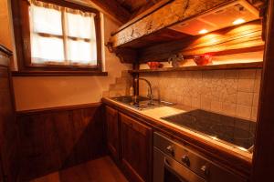 A kitchen or kitchenette at Au Coeur Des Neiges & SPA