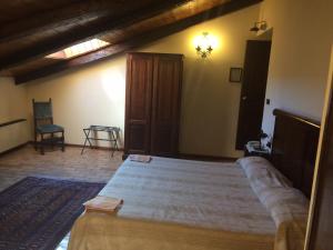 Säng eller sängar i ett rum på Castello di Altomonte