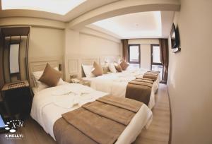 Postel nebo postele na pokoji v ubytování X-NELLYİ HOTEL